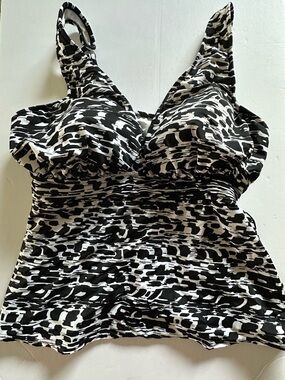 Black & White Printed Women’s Tankini Swim Top